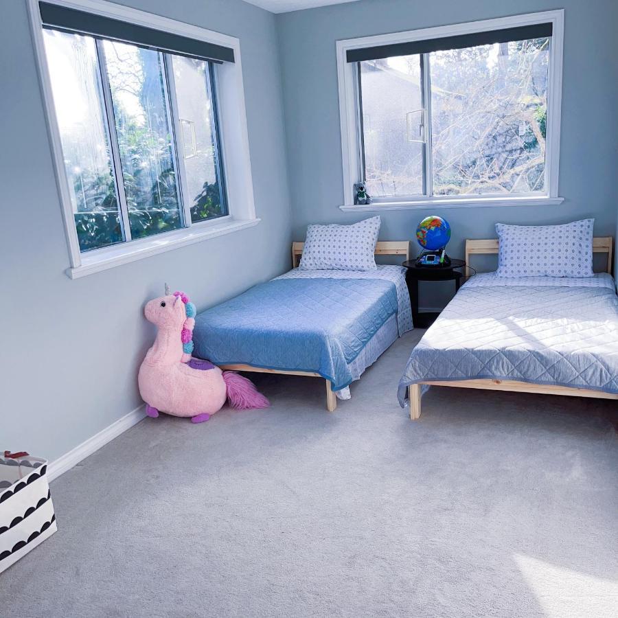 Quiet Three Bedrooms House Victoria Esterno foto